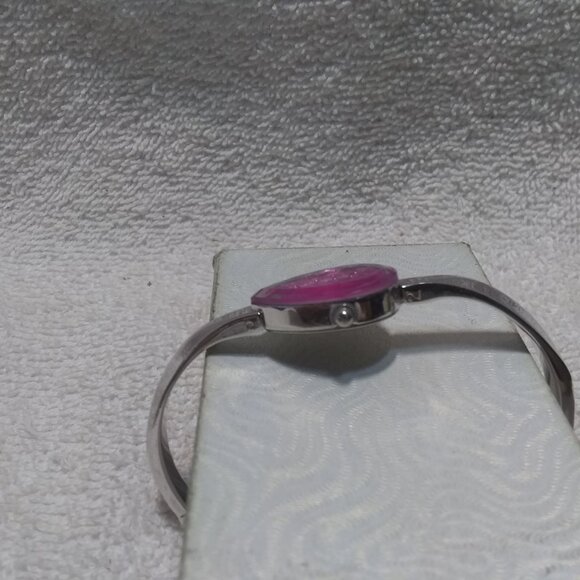 Armitron Now Heart Shape Quartz Watch Pink Dial Silver Bracelet New Bat Great ! - Picture 4 of 11